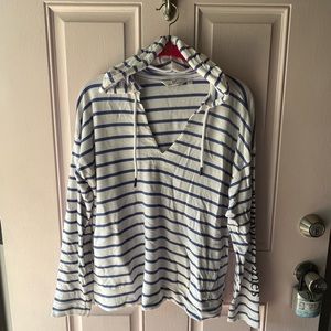 Vineyard vines light weight hoodie